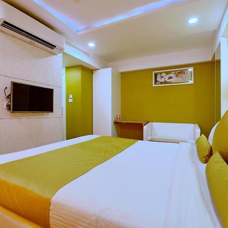 Oyo 963 Hotel Rumaya Уджайн Екстериор снимка
