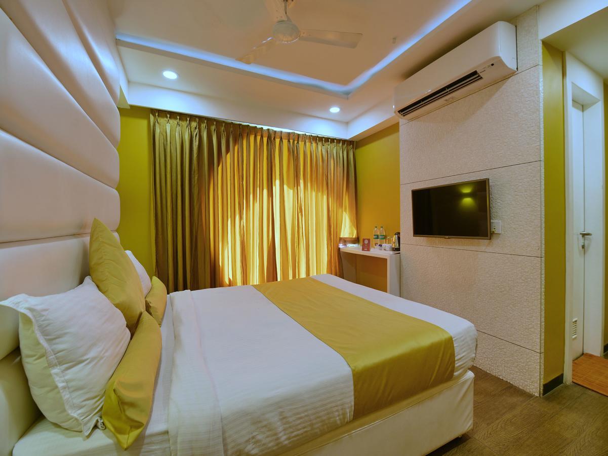 Oyo 963 Hotel Rumaya Уджайн Екстериор снимка