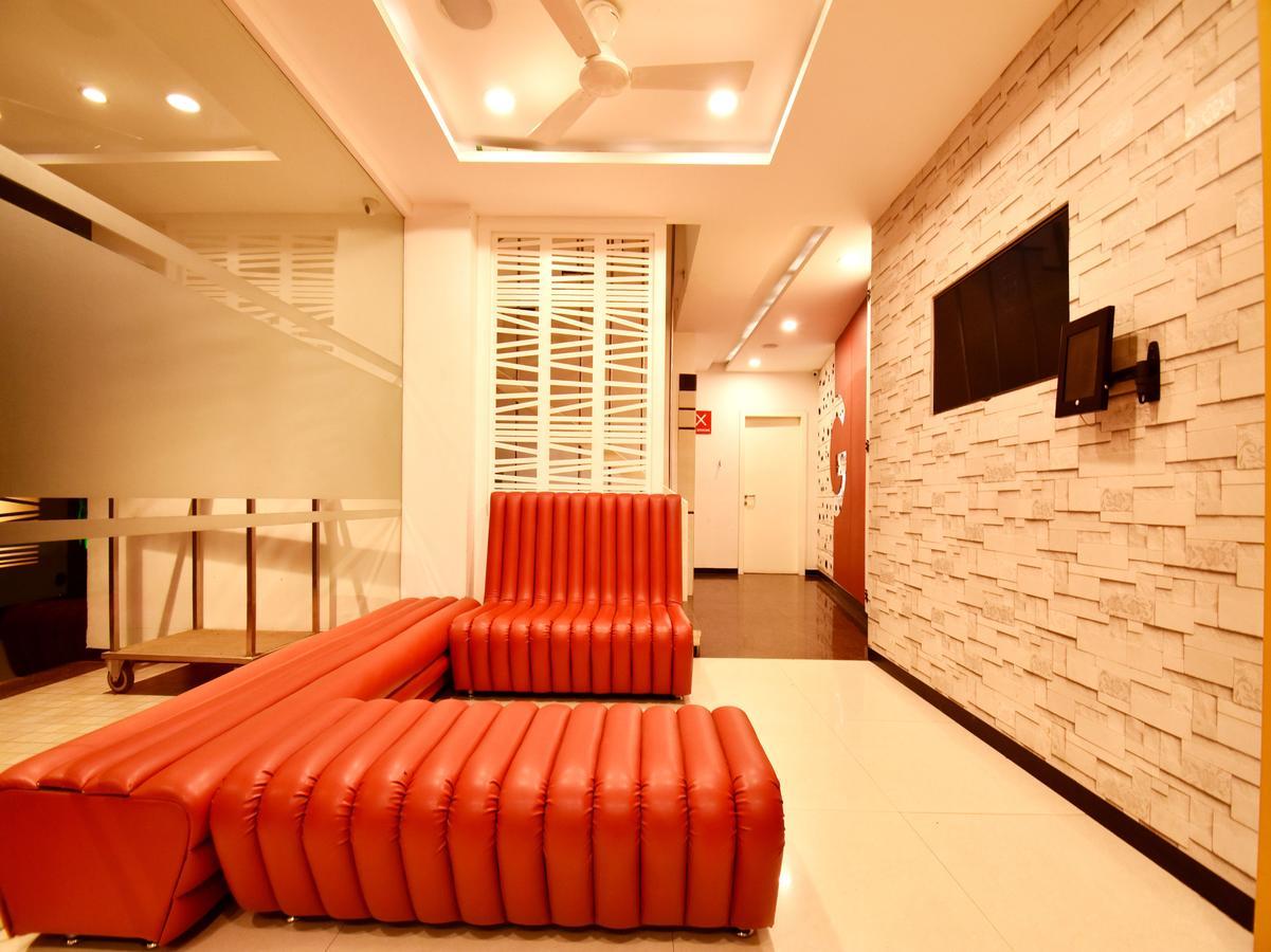 Oyo 963 Hotel Rumaya Уджайн Екстериор снимка