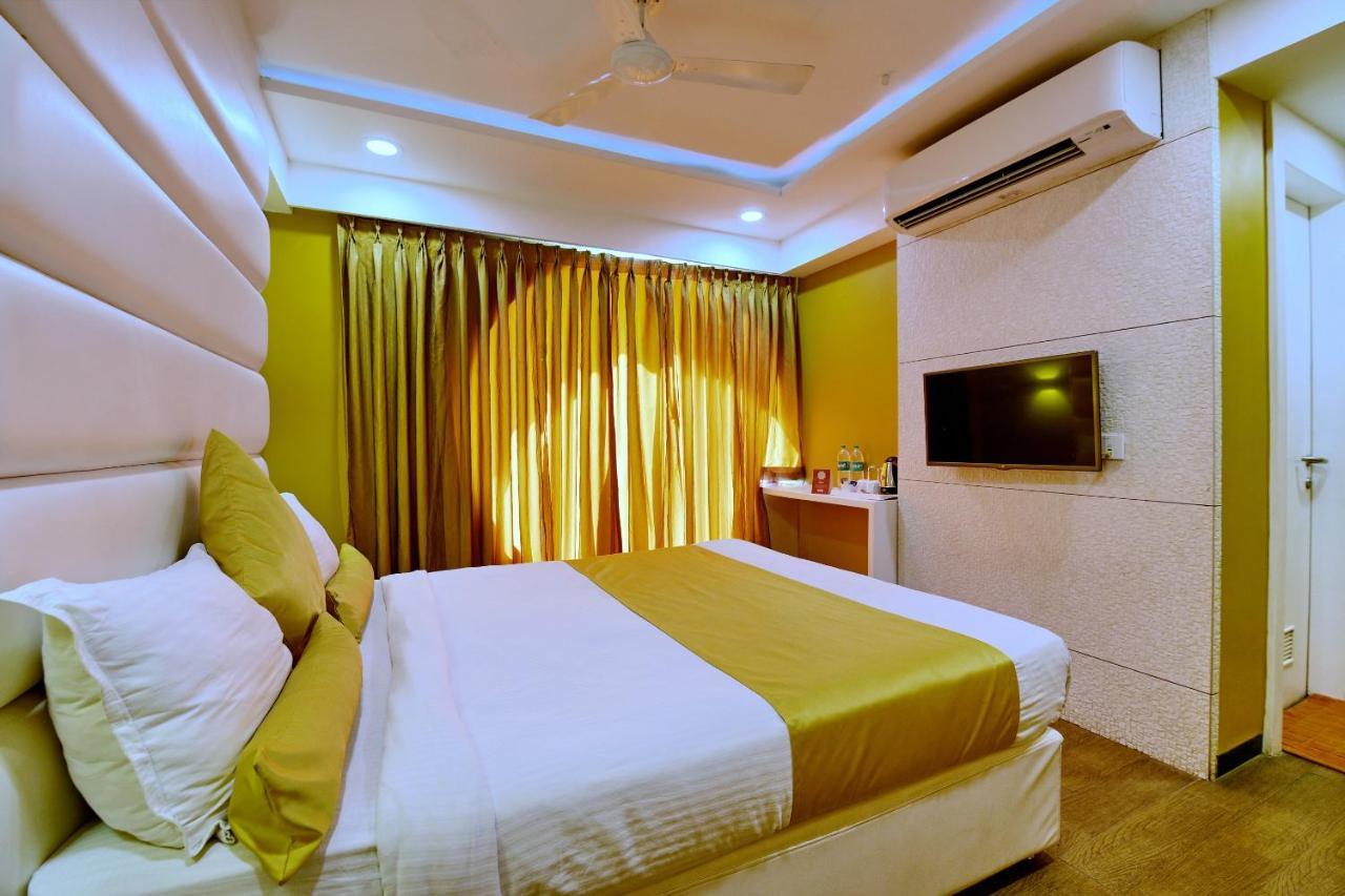 Oyo 963 Hotel Rumaya Уджайн Екстериор снимка